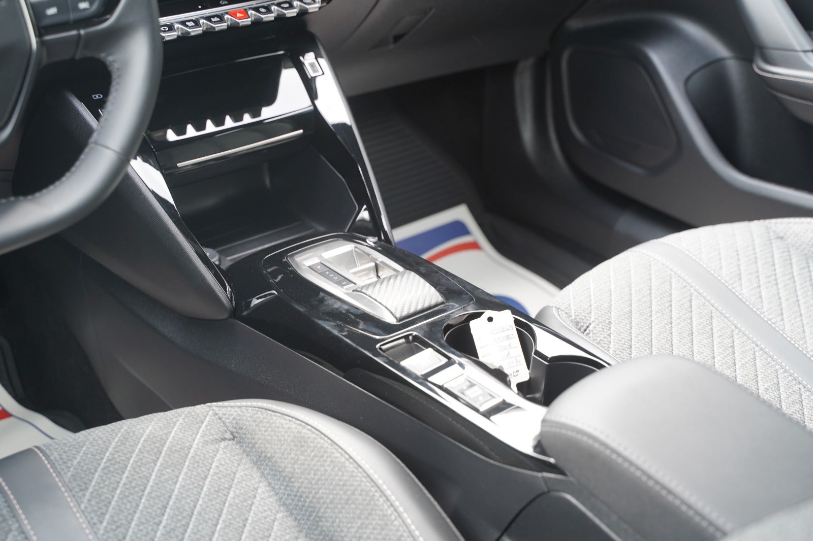 Billede af Peugeot 2008 1,2 PureTech 130 Allure EAT8