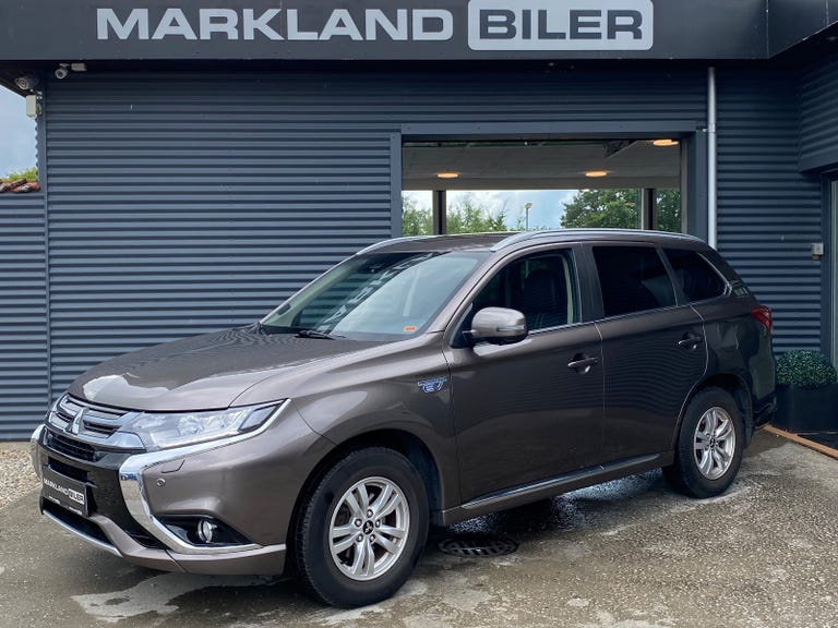 Mitsubishi Outlander PHEV Instyle CVT 4WD