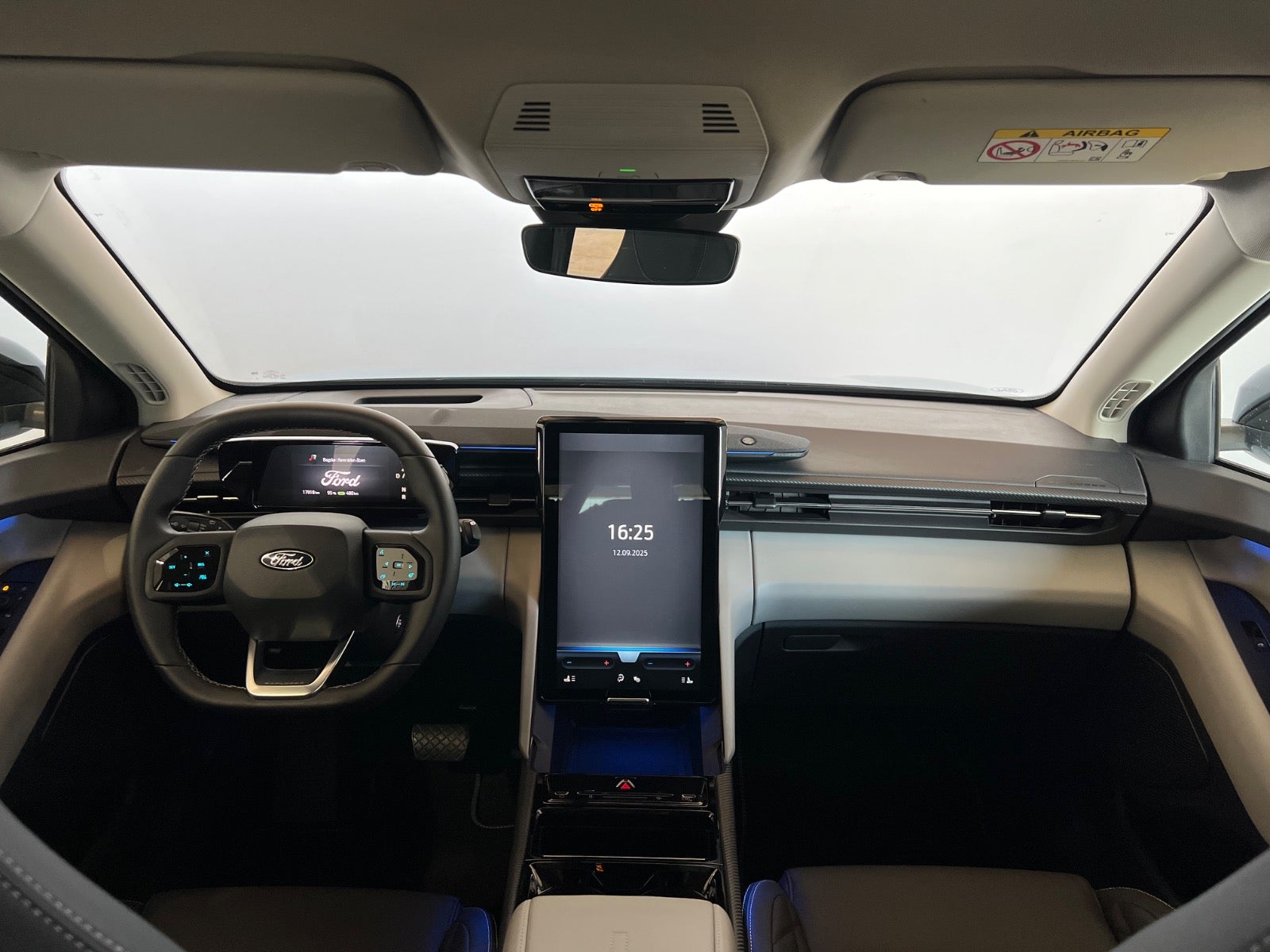 Ford Explorer Premium Extended Range