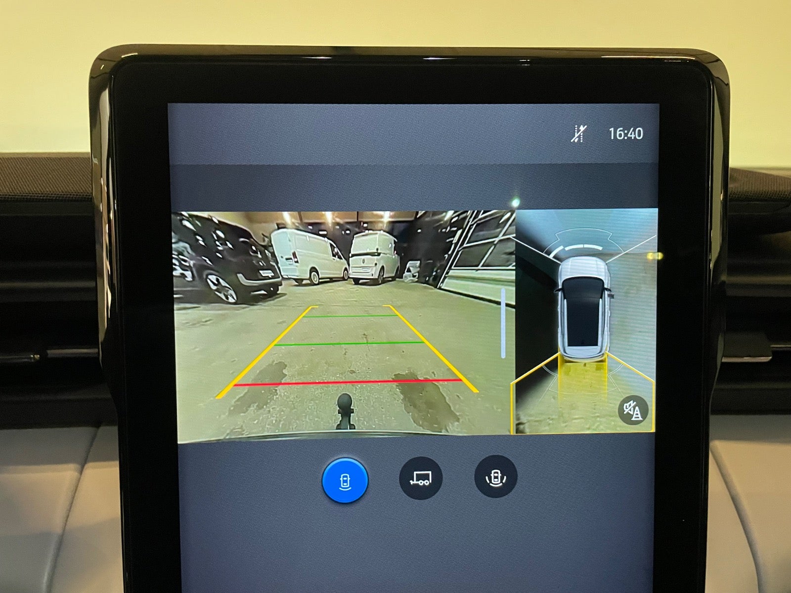 Ford Explorer Select Extended Range