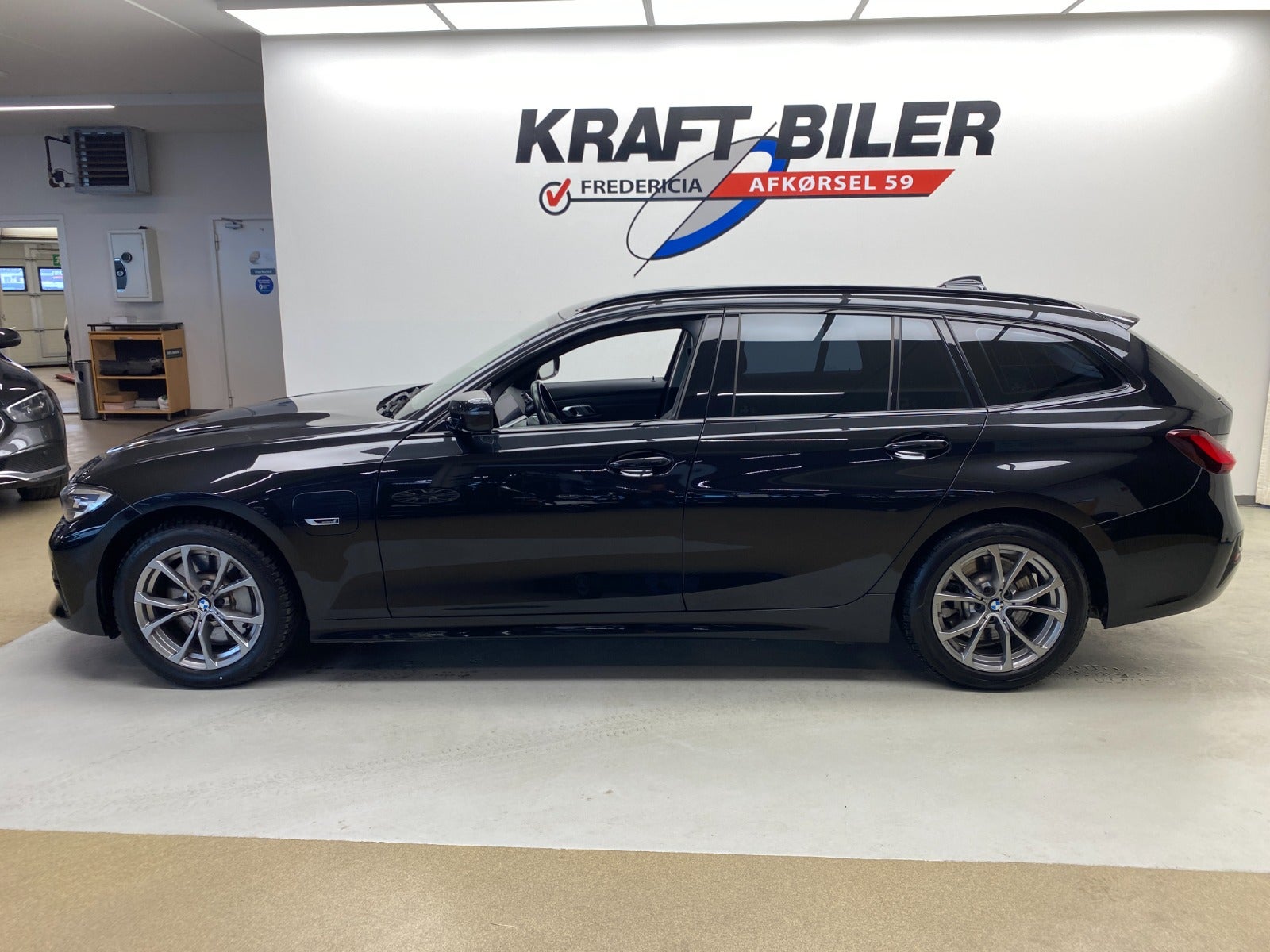 Billede af BMW 330e 2,0 Touring Sport Line aut.