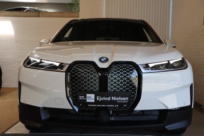 BMW iX xDrive40 Fully Charged