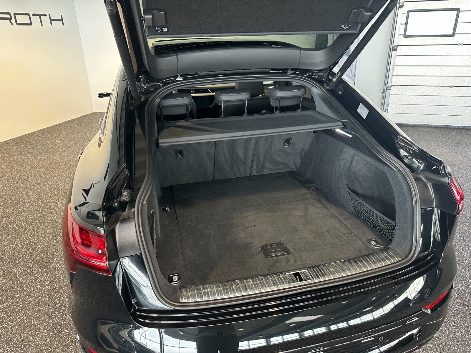 Audi Q8 e-tron 55 S-line Sportback quattro 5d - 11