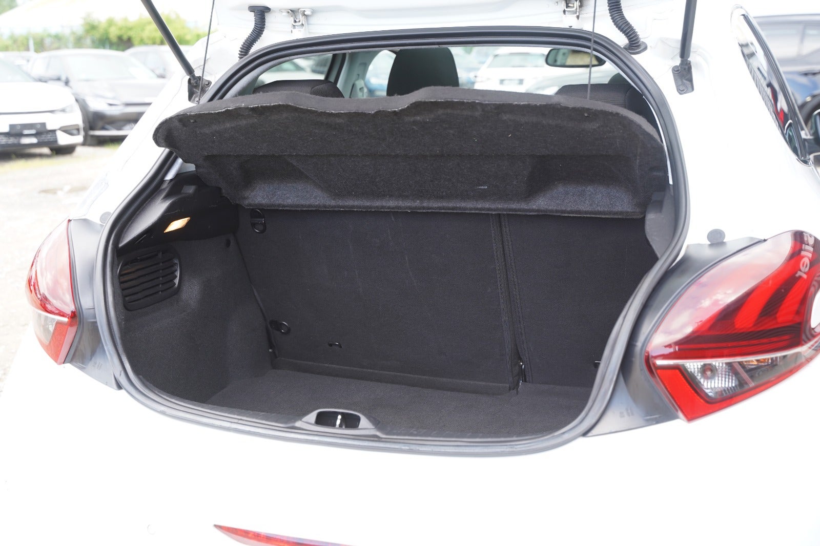 Billede af Peugeot 208 1,6 BlueHDi 100 Allure Sky