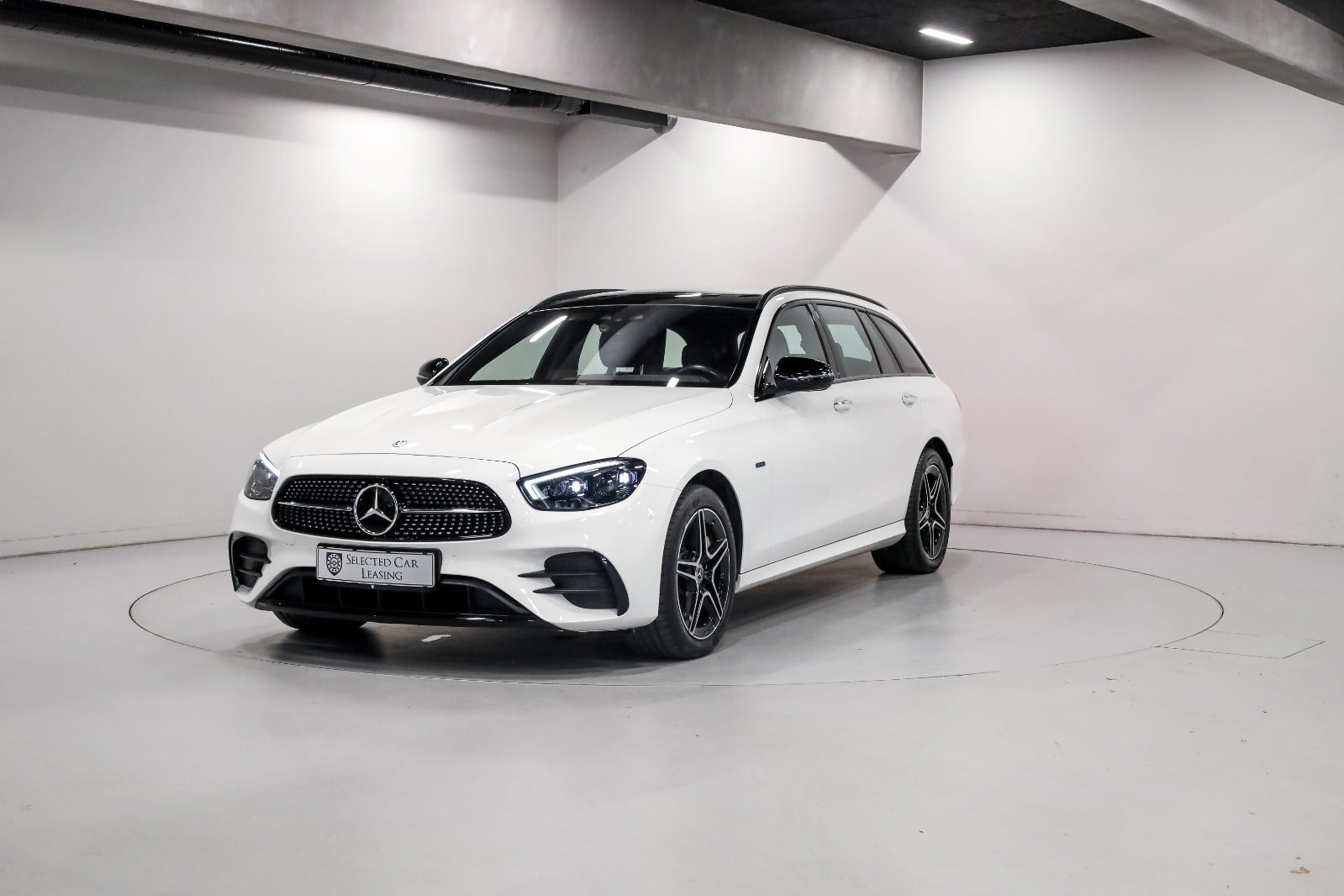 Mercedes-Benz E300 de 2,0 AMG Line stc. aut.