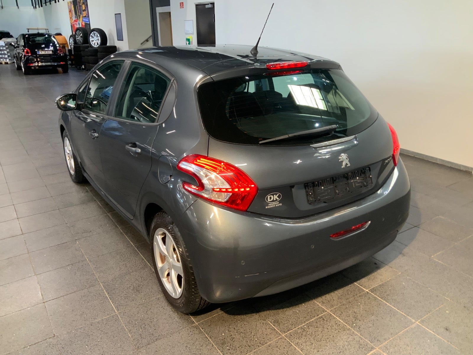 Peugeot 208 (4/8)