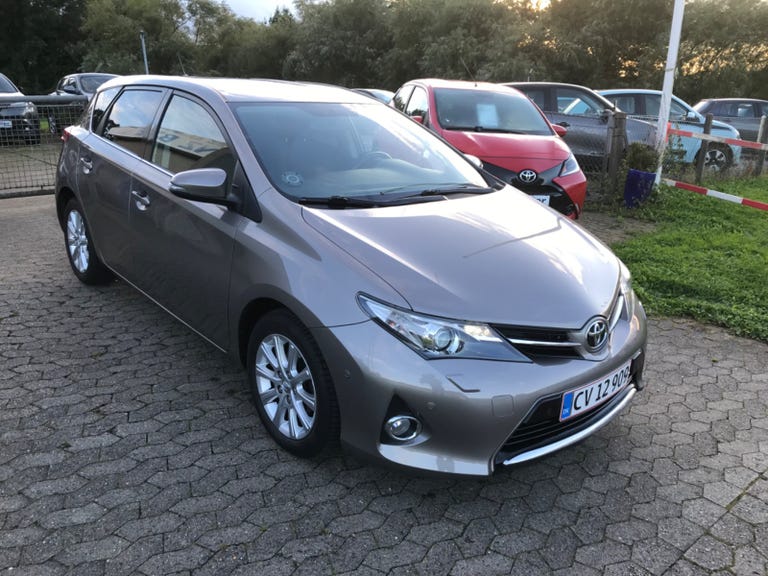 Toyota Auris T2+