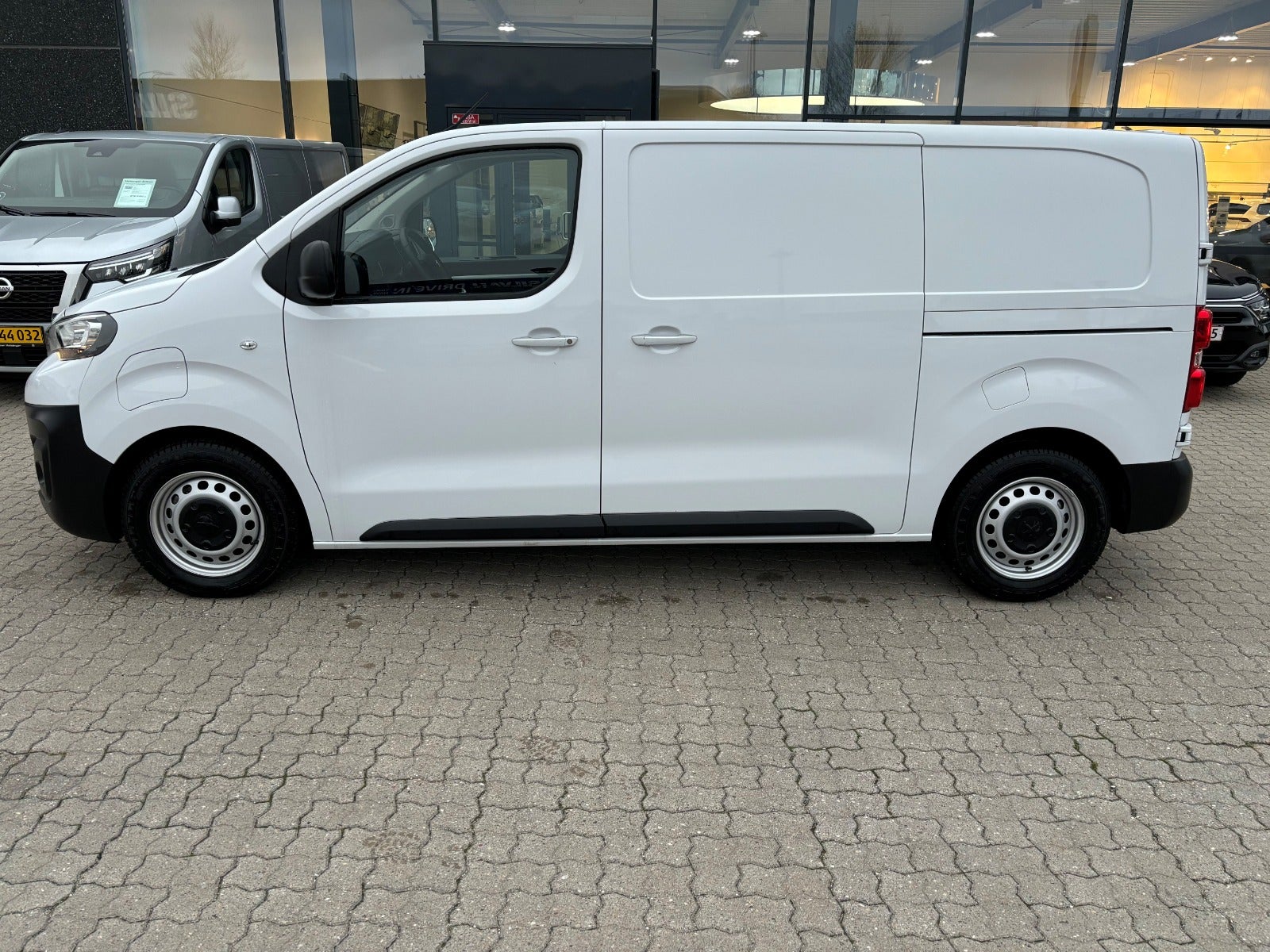 Billede af Peugeot e-Expert 75 L3 Plus Van