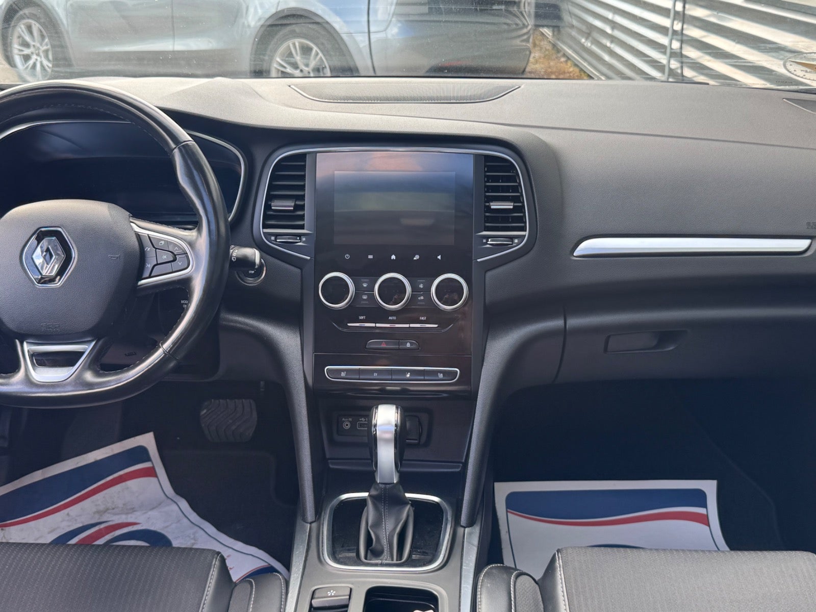 Billede af Renault Megane IV 1,6 E-Tech Intens Sport Tourer
