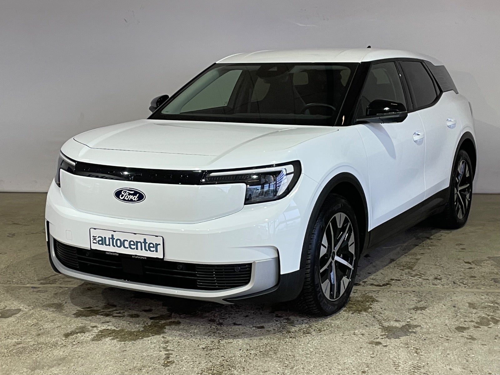 Ford Explorer Select Extended Range