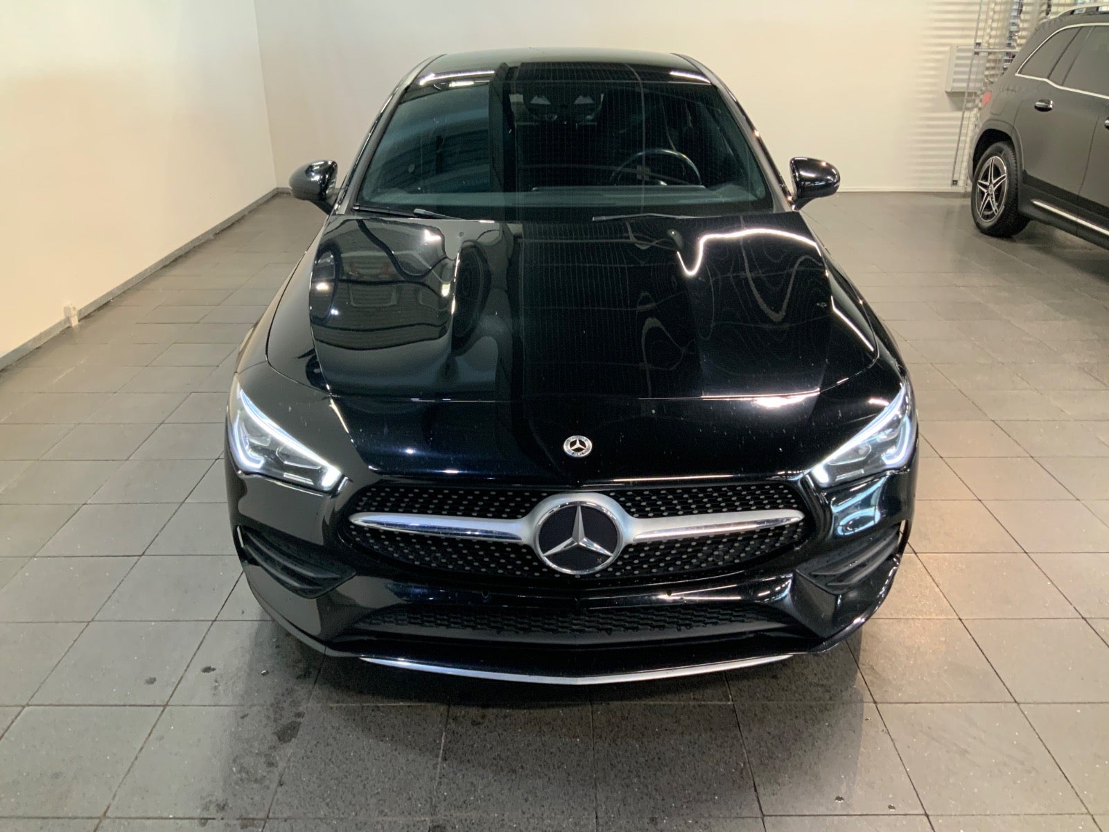 Mercedes-Benz CLA 250 e (2/8)