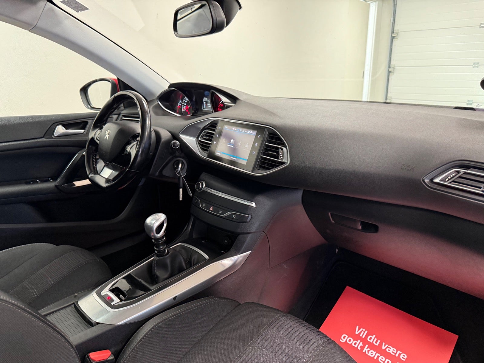 Billede af Peugeot 308 1,6 BlueHDi 120 Allure Sky