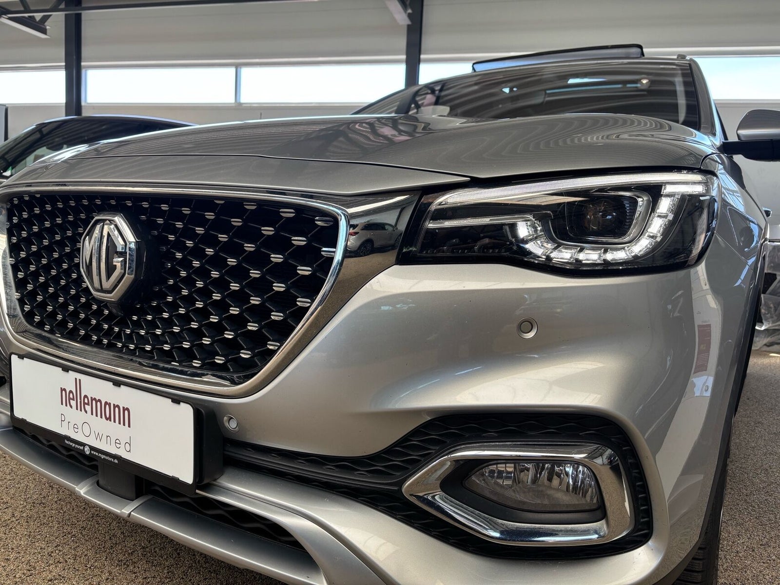 MG EHS PHEV Luxury
