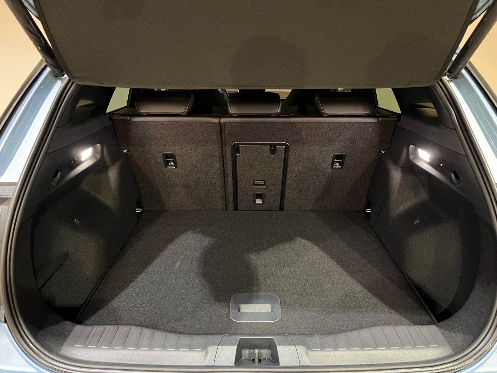 Ford Explorer Premium Extended Range