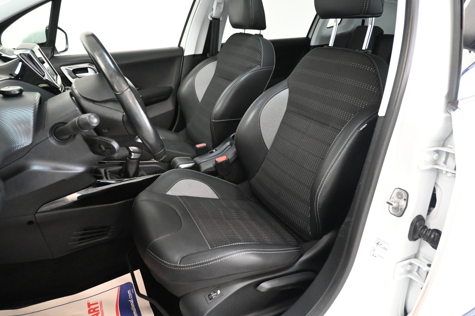 Peugeot 2008 e-THP 110 Desire Sky