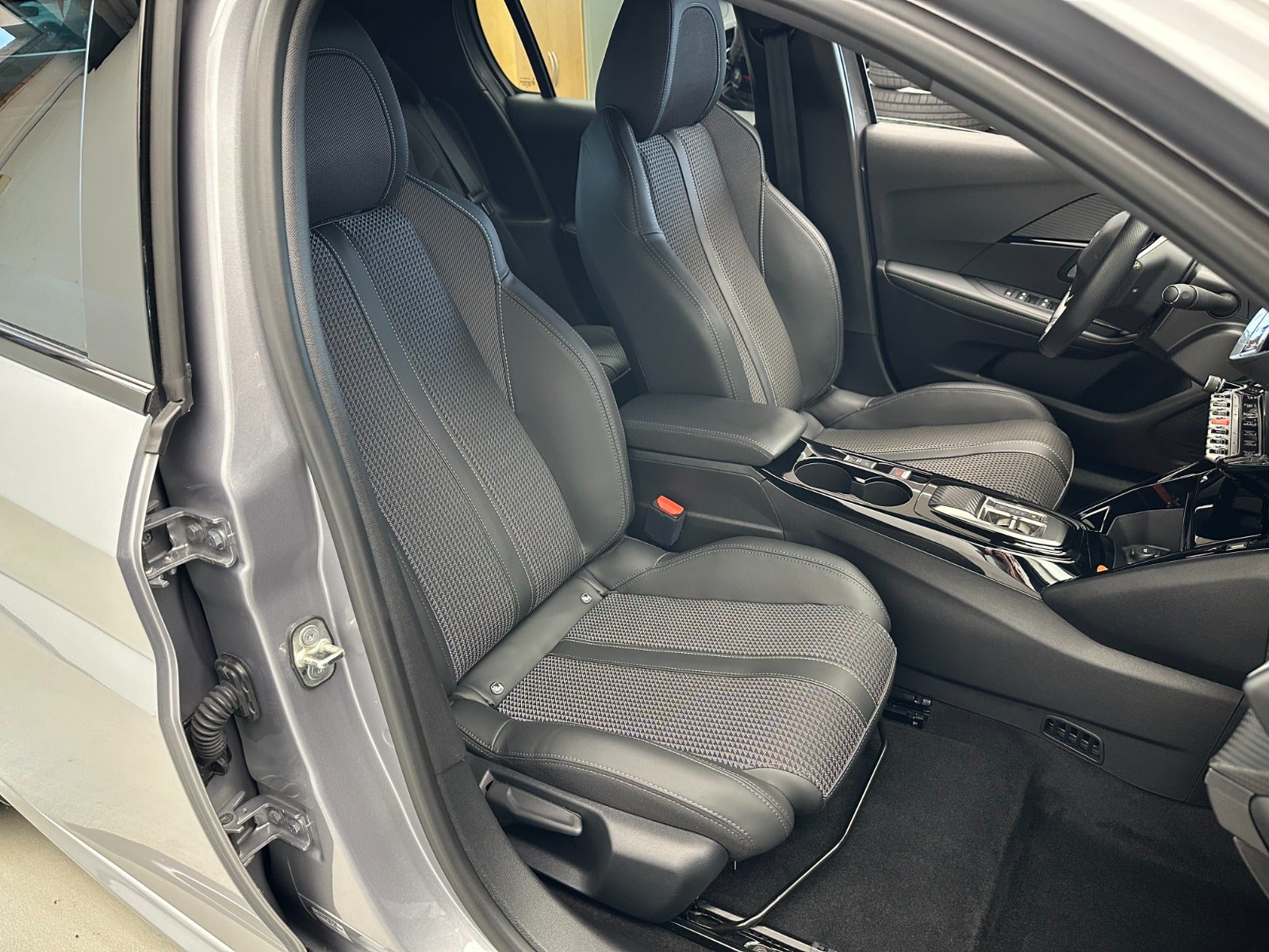 Billede af Peugeot e-208 50 GT