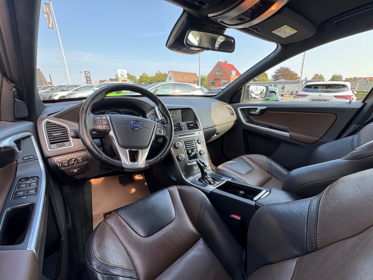 Billede af Volvo XC60 2,4 D5 215 Momentum aut. AWD Van
