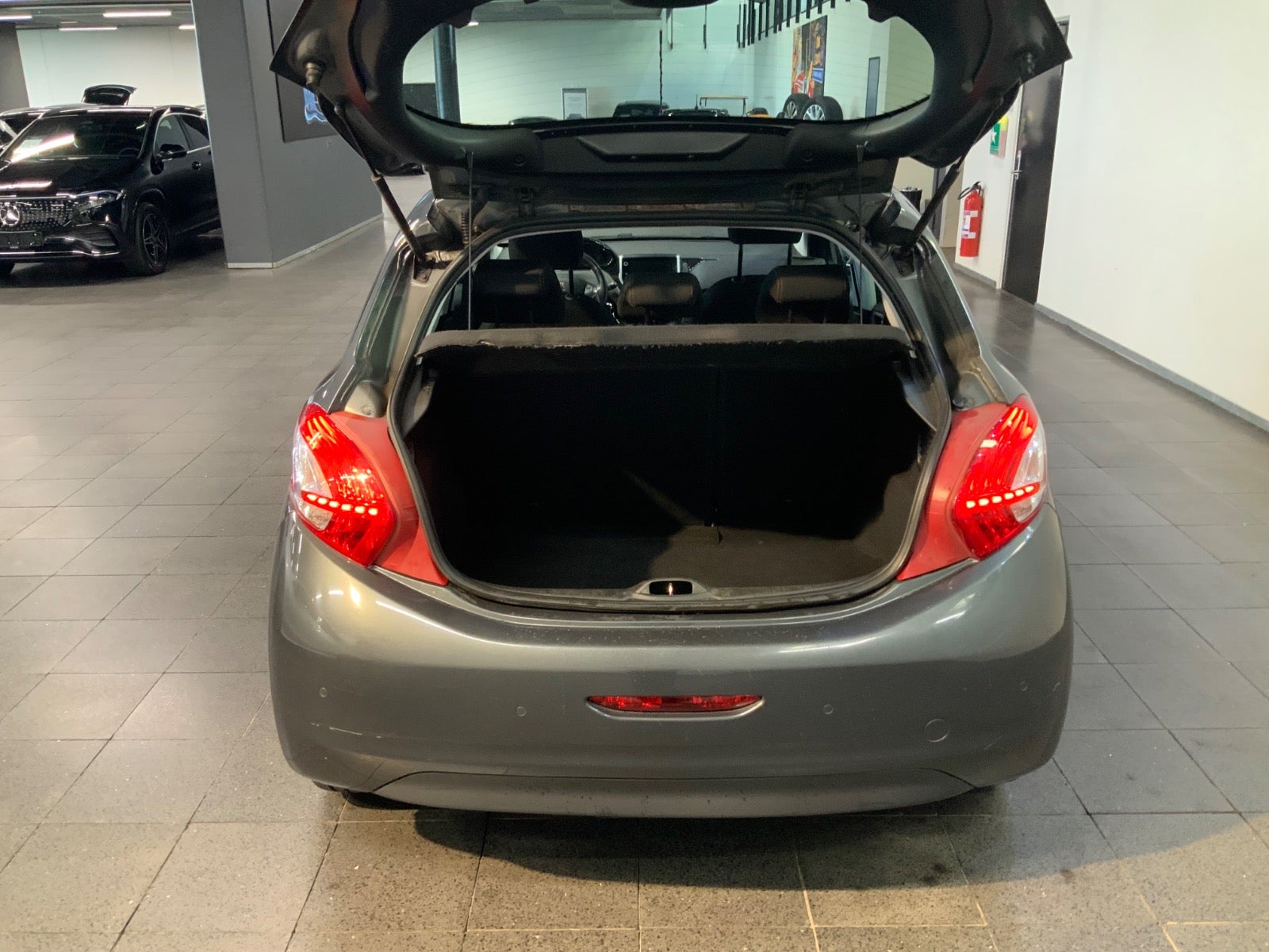 Peugeot 208 (5/8)