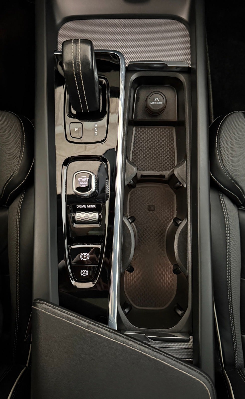 Billede af Volvo XC60 2,0 T8 ReCharge R-Design aut. AWD Van