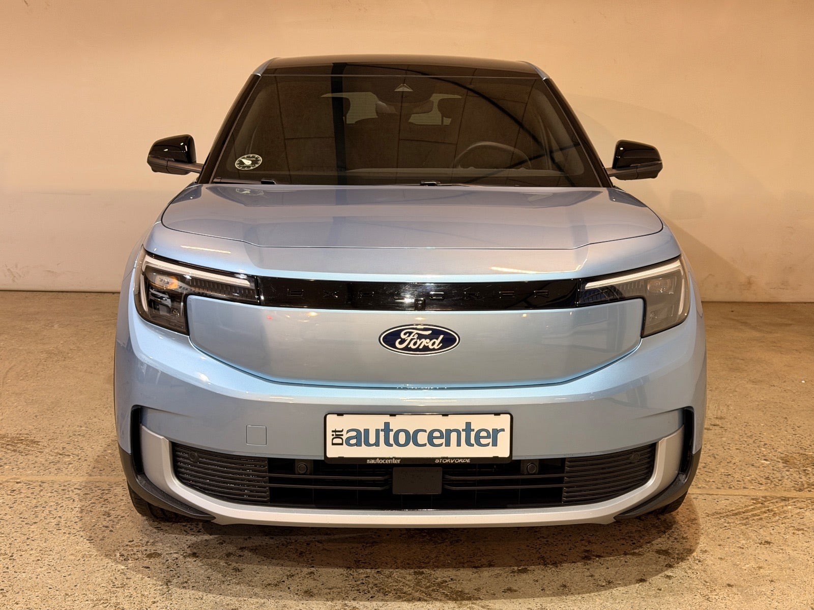 Ford Explorer Premium Extended Range