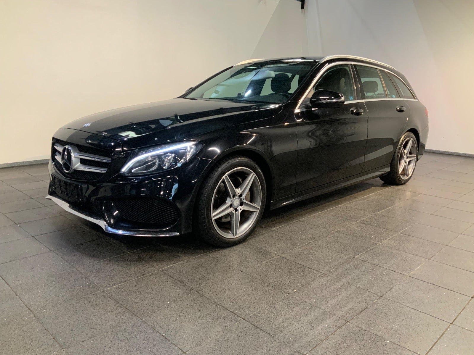 Mercedes-Benz C 200 (1/8)