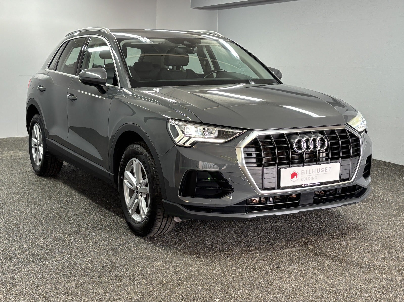 Billede af Audi Q3 45 TFSi e Attitude plus S-tr.