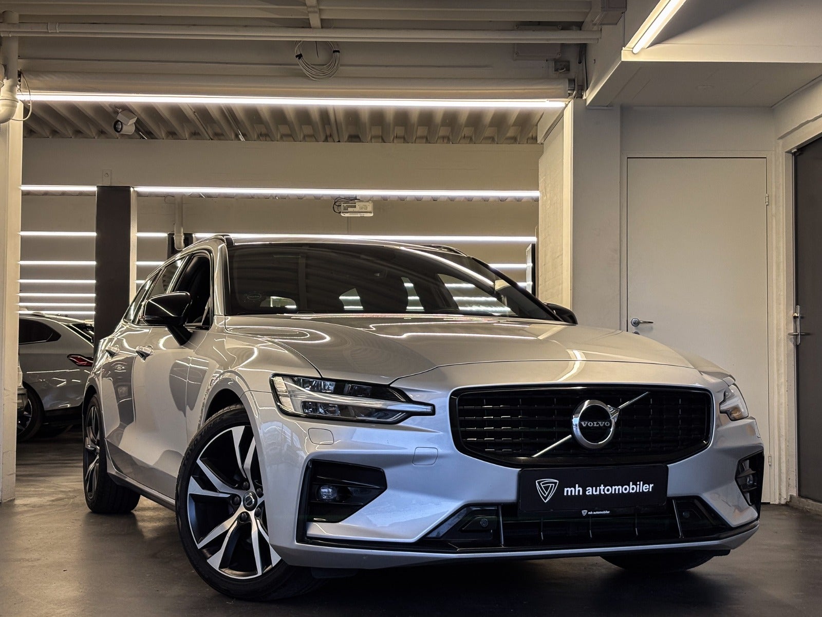 Billede af Volvo V60 2,0 B4 197 R-Design aut.