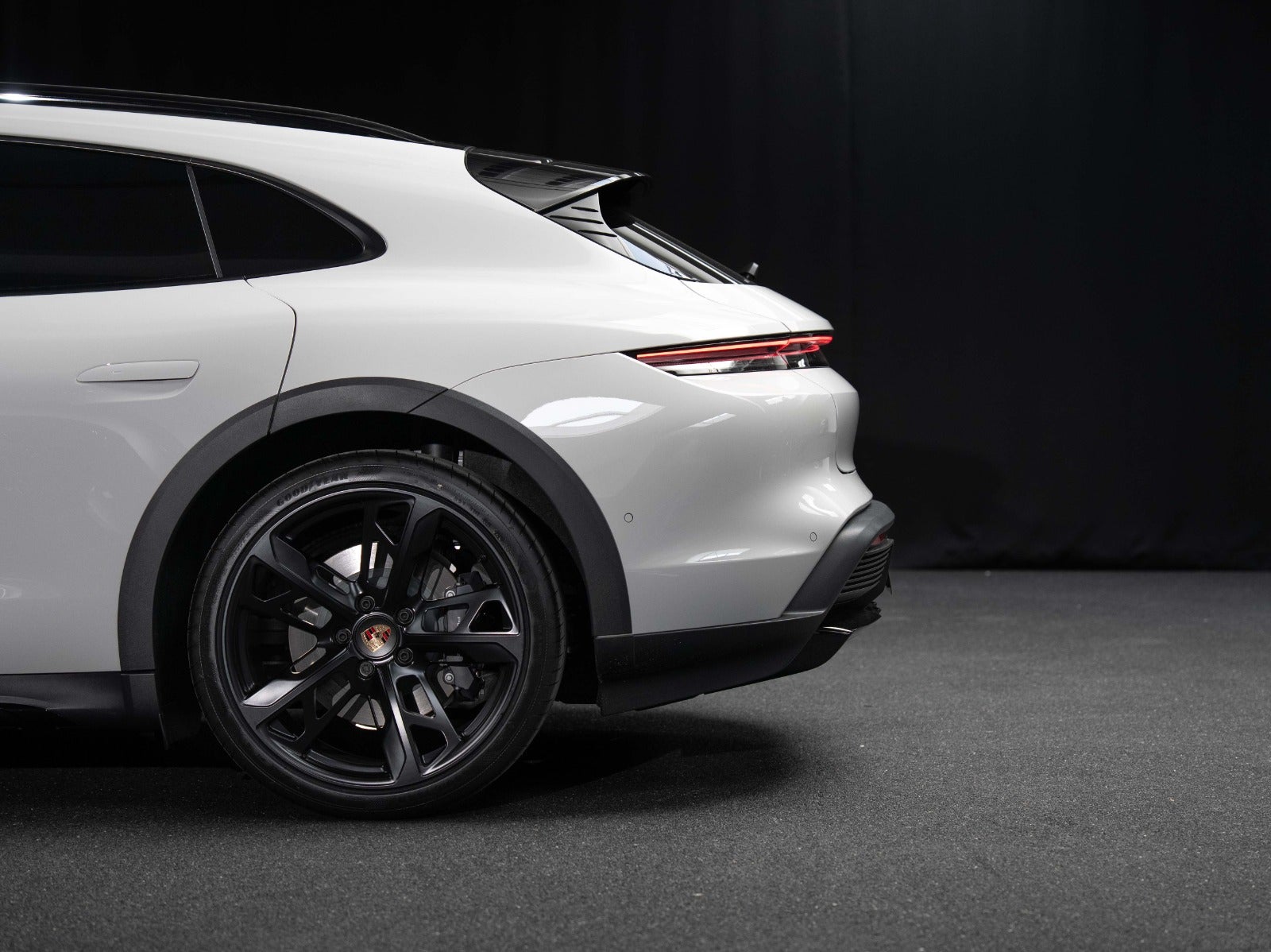 Gallery image 6 of 18