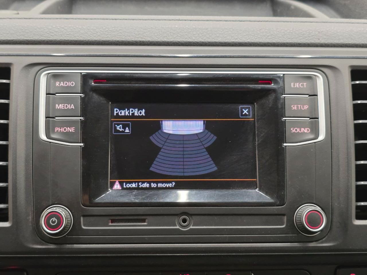 VW Transporter TDi 102 Kassevogn lang