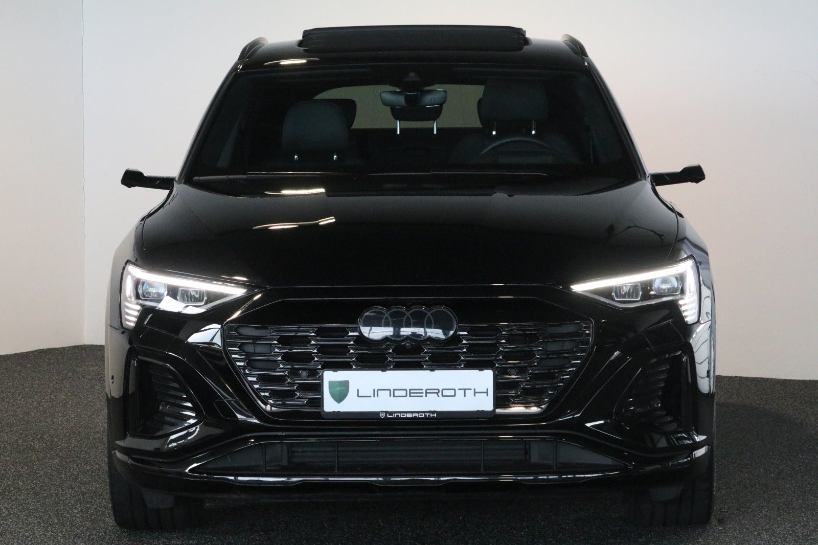 Audi Q8 e-tron 55 S-line Sportback quattro 5d - 3