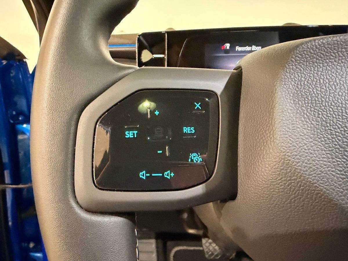 Ford Explorer Premium Extended Range