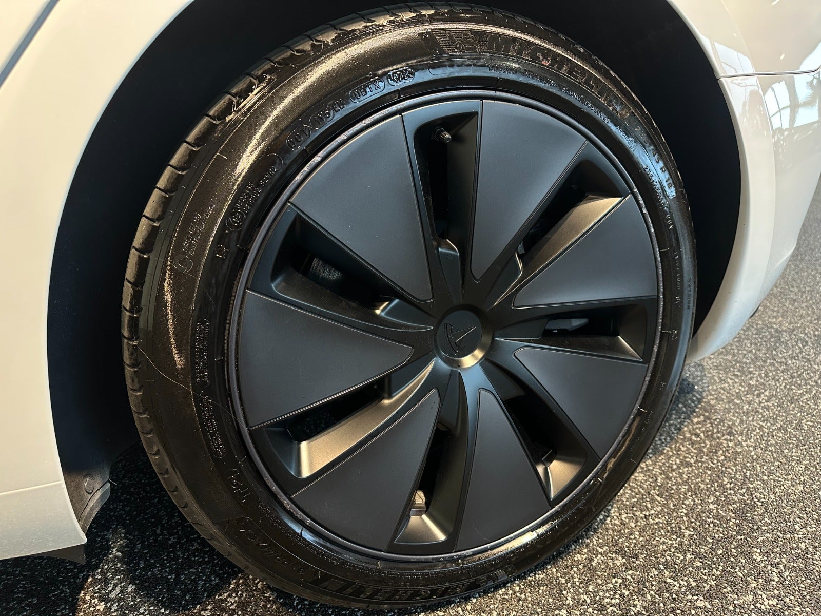 Tesla Model 3 RWD 4d - 10