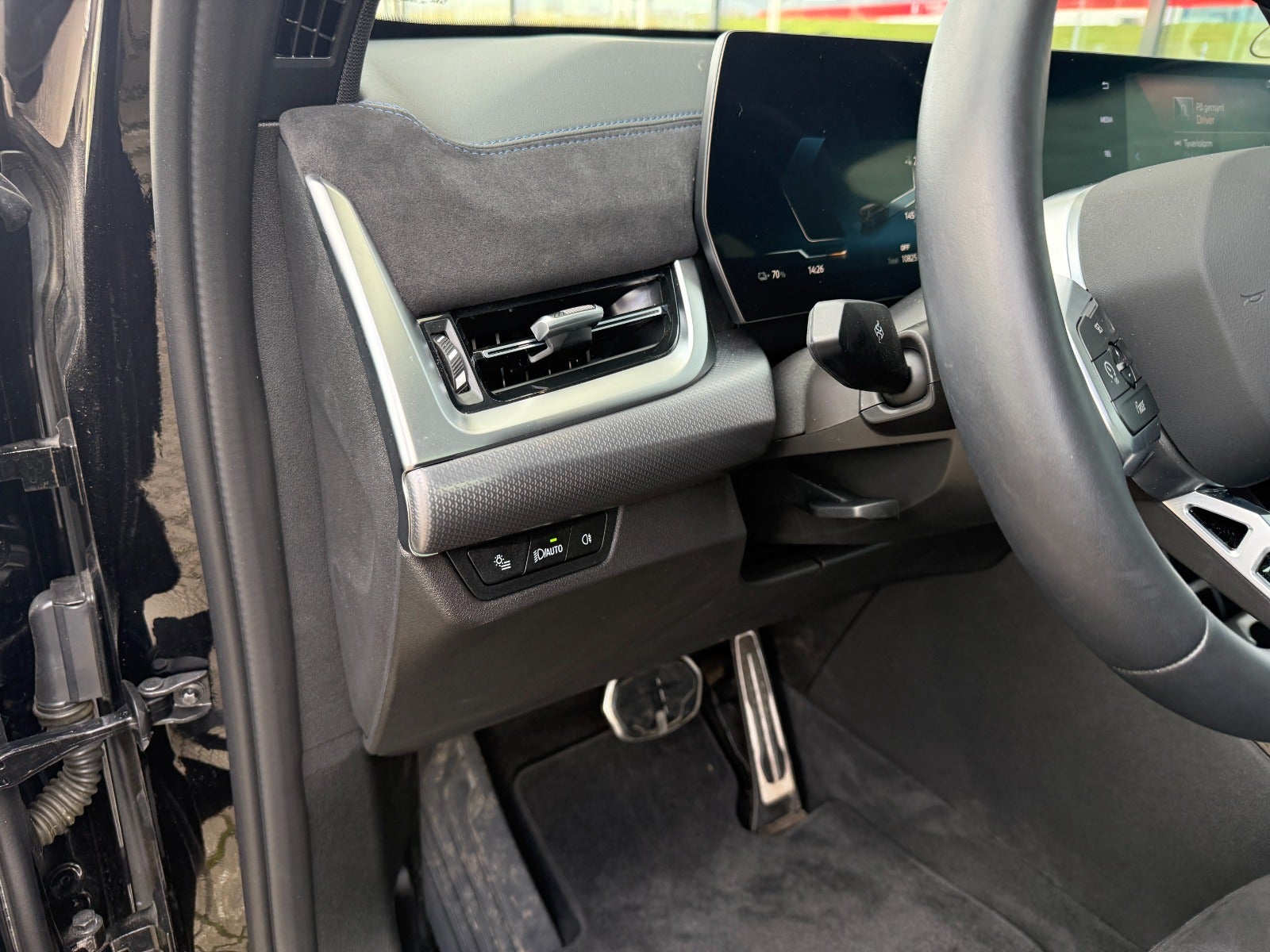 BMW iX1 eDrive20 M-Sport Premium 5d - 10