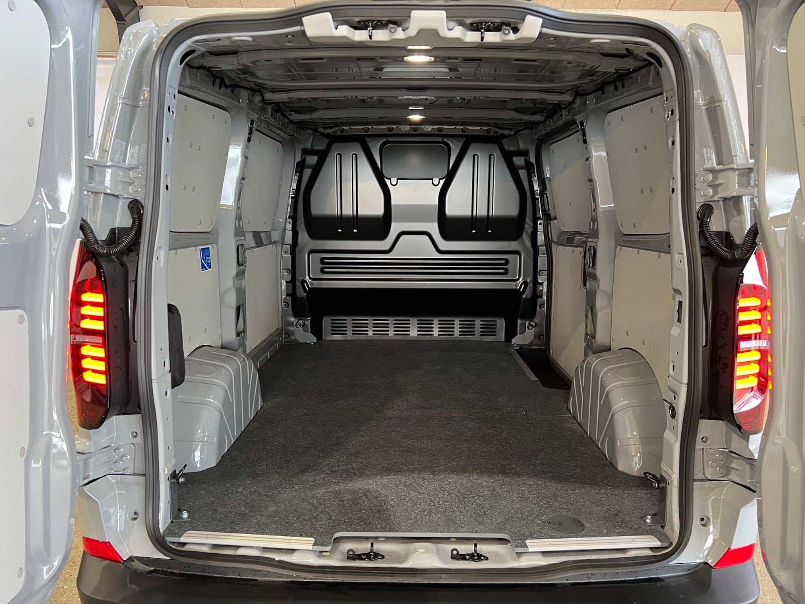 VW e-Transporter Comfort Kassevogn SWB