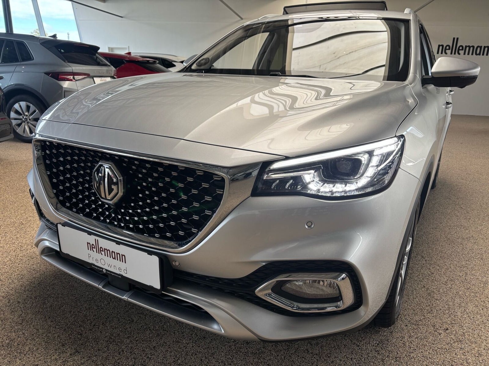 MG EHS PHEV Luxury