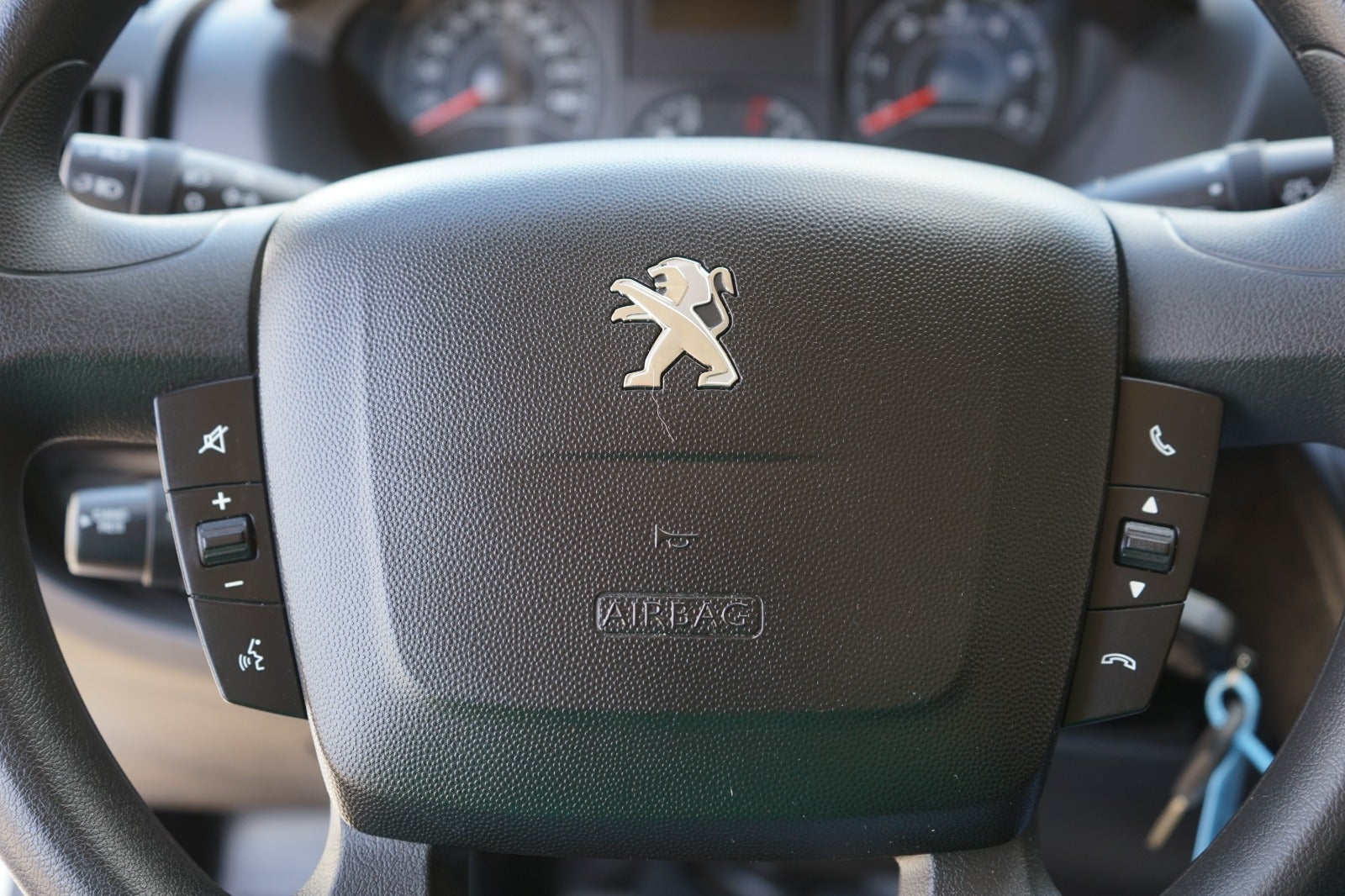 Billede af Peugeot Boxer 335 2,2 BlueHDi 140 L3H2 Premium