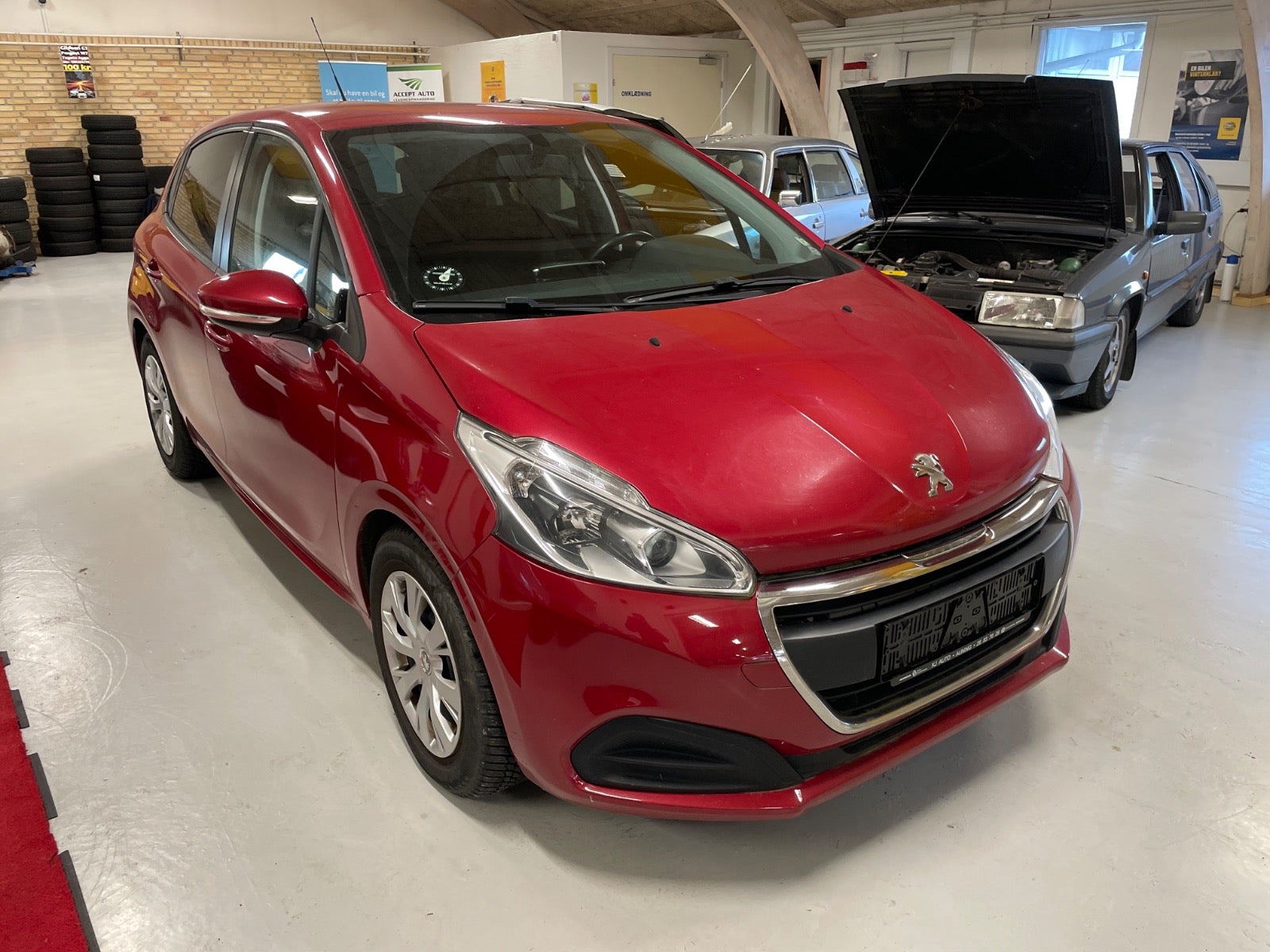 Peugeot 208 BlueHDi 100 Strike