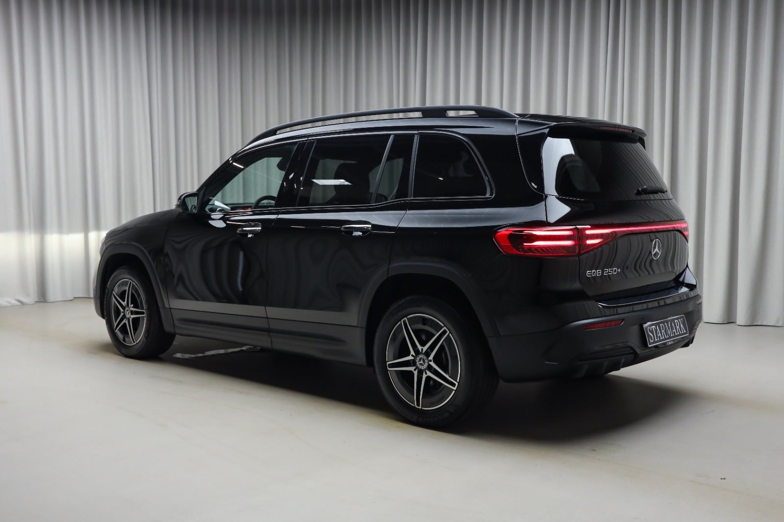 Mercedes-Benz EQB 250+ (3/8)