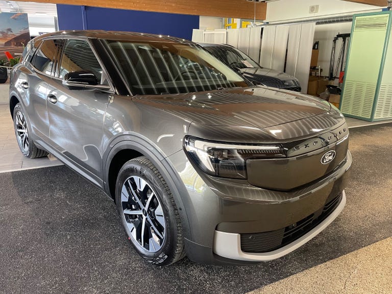 Ford Explorer Select Extended Range