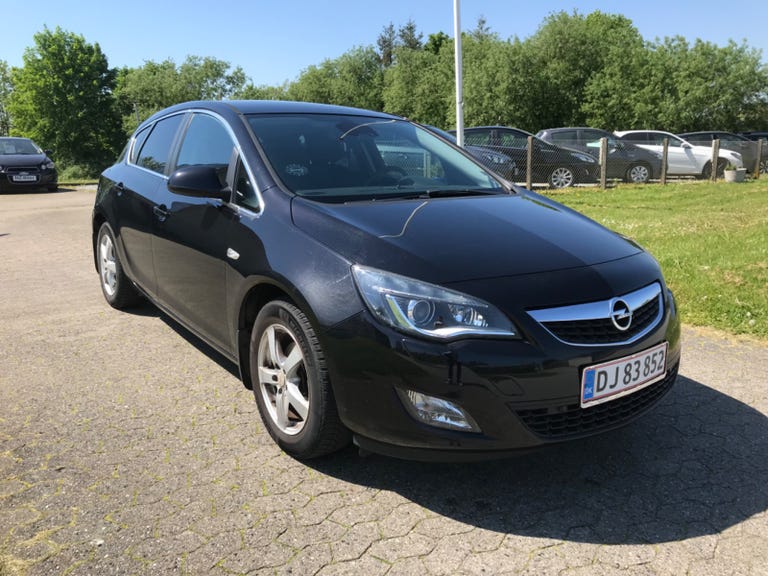 Opel Astra Sport aut.