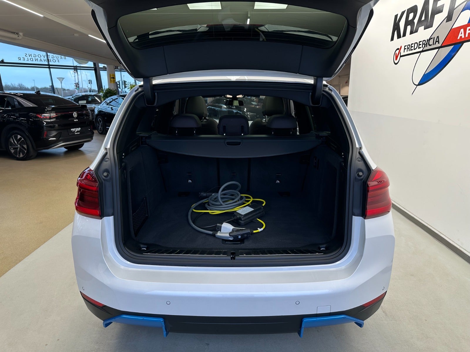 Billede af BMW iX3  Charged Impressive