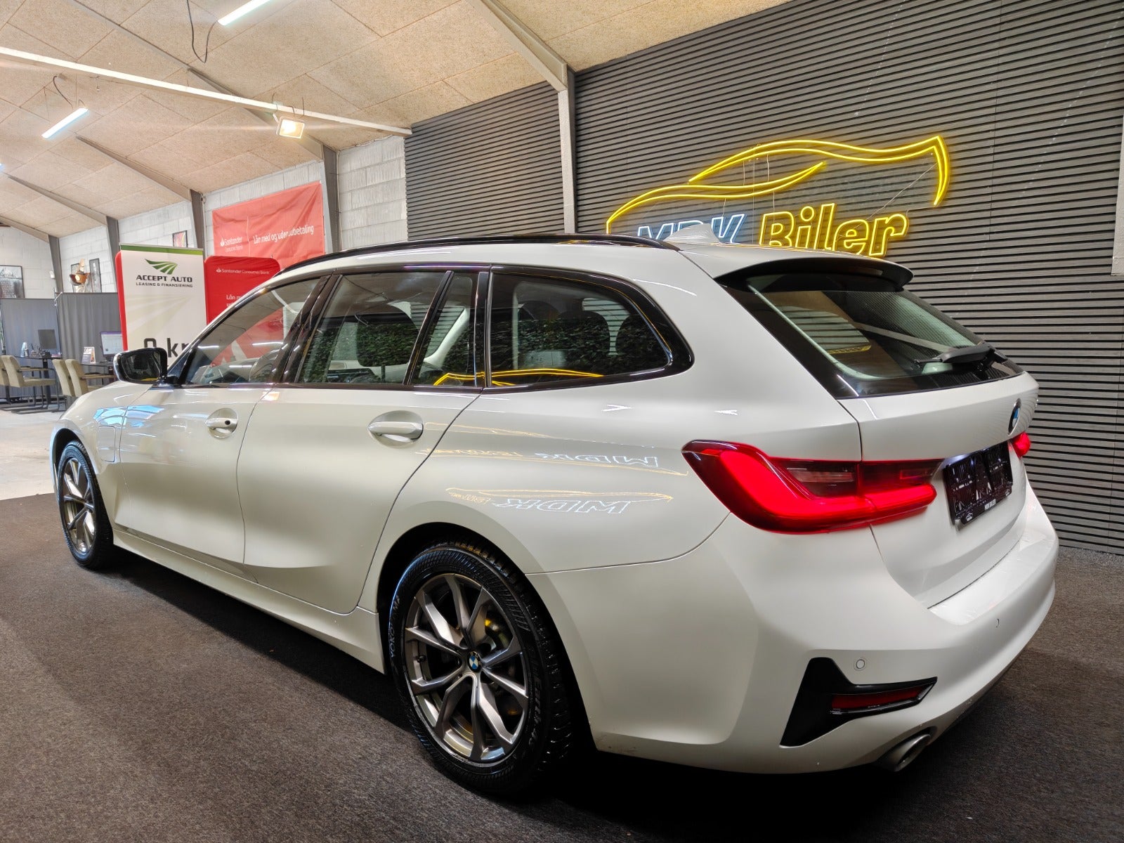 Billede af BMW 330e 2,0 Touring Sport Line aut.