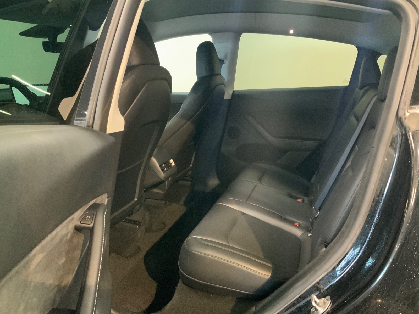 Tesla Model Y (8/8)