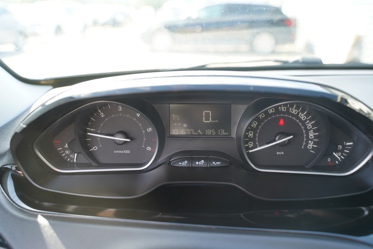 Billede af Peugeot 208 1,5 BlueHDi 100 Signature Sky