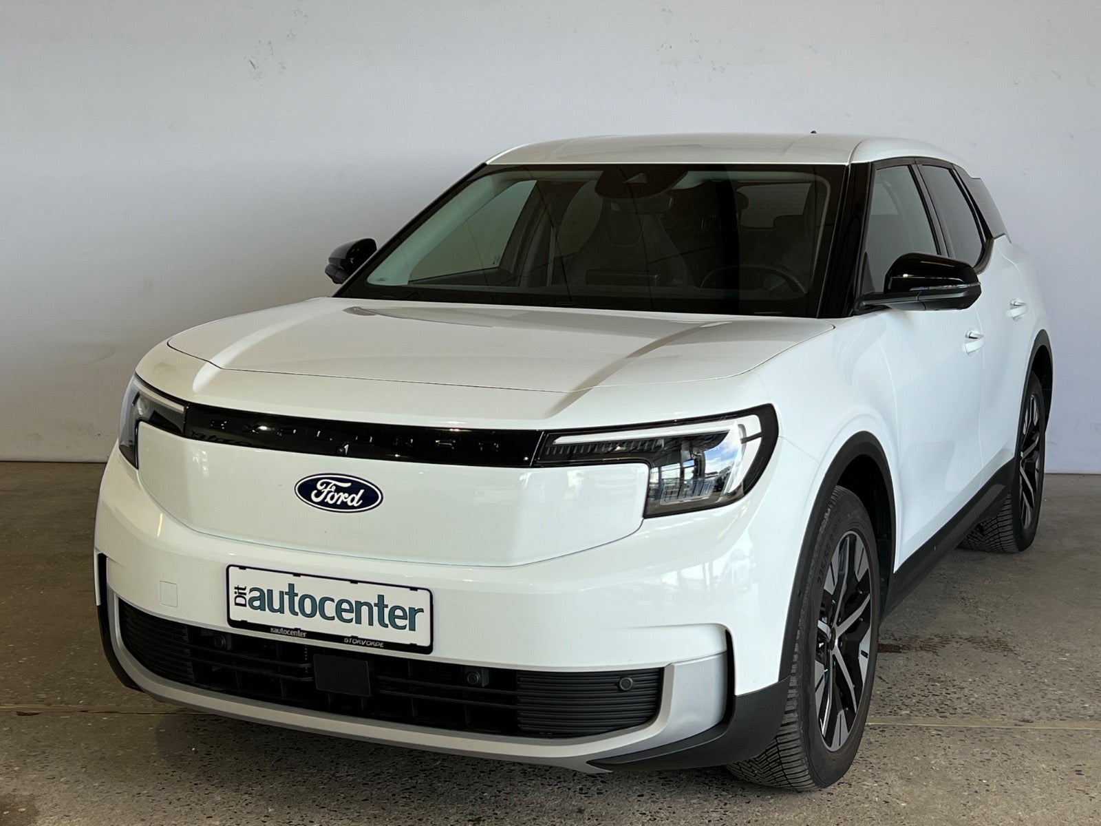 Ford Explorer Select Extended Range