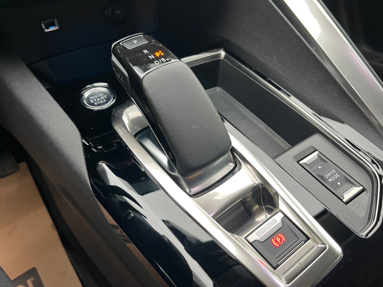 Billede af Peugeot 3008 1,6 Hybrid Allure Pack Limited EAT8