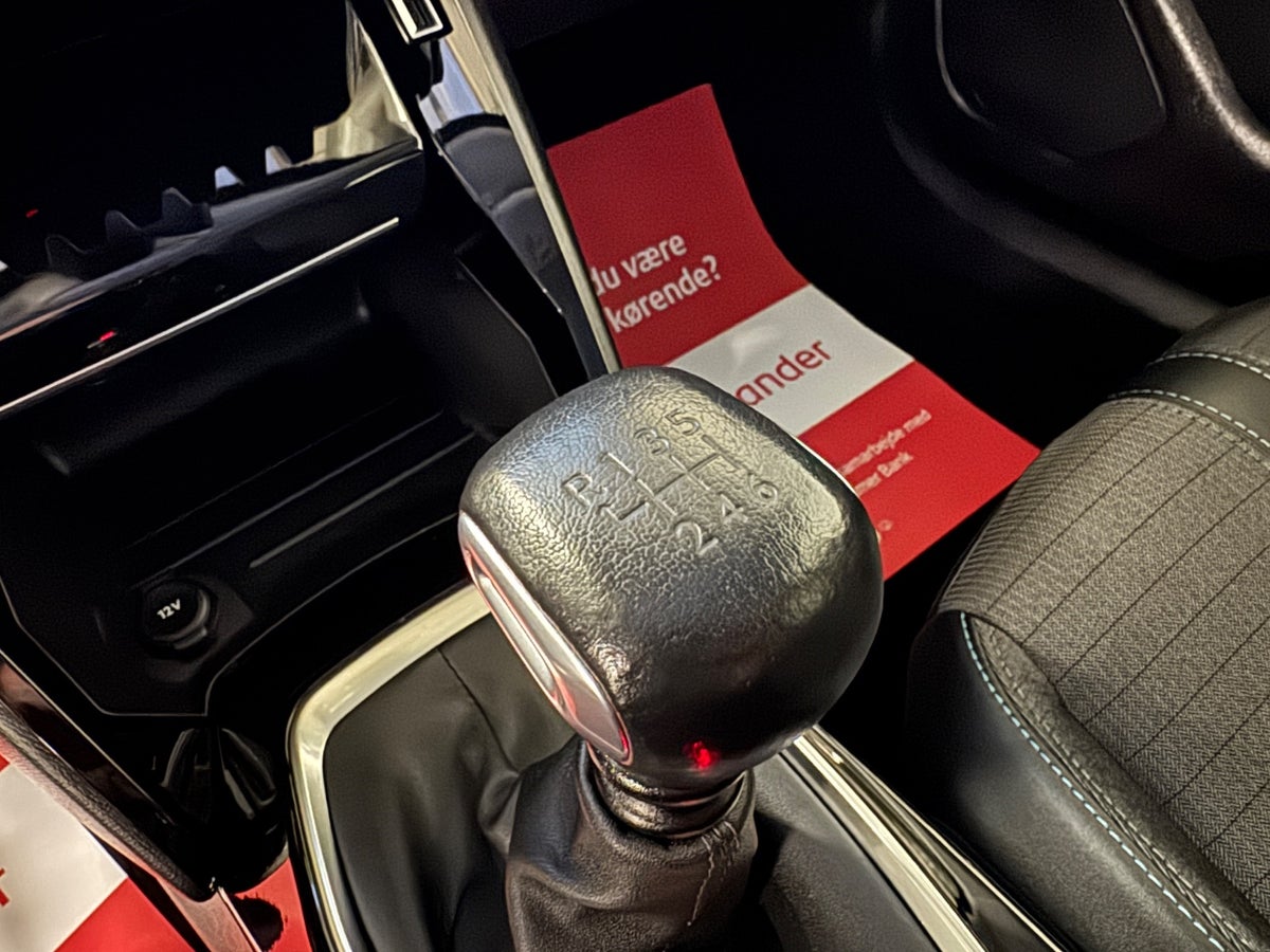 Peugeot 208 PureTech 100 Platin Sport Peugeot 208 PureTech 100 Platin Sport