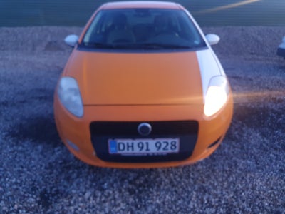Fiat Punto 1,4 Active Benzin modelår 2006 km 148000 Orange, PRISEN ER FAST 
Afhentningsbil / Engros 