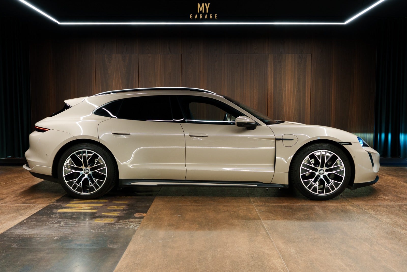 Porsche Taycan - Performance+ Sport Turismo