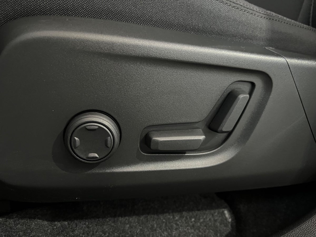 Volvo XC40 ReCharge Extended Range Ultra Dark